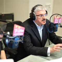 Niedźwiedź ,który pokochał radio.